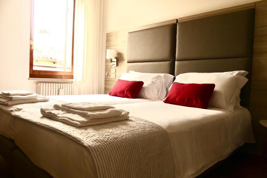 3 Amici Al Teatro Apartment เวโรนา ภายนอก รูปภาพ